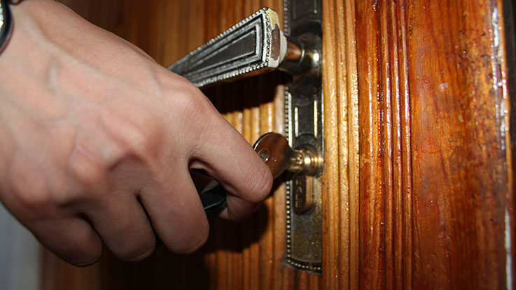 key lock wooden door